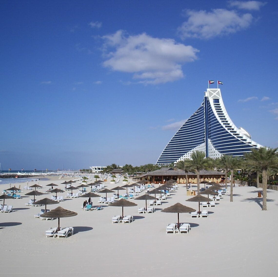 Джумейра Бич. Пляж Джумейра в Дубае. Джумейра Бич пляж. Jumeirah Beach пляж Дубай.