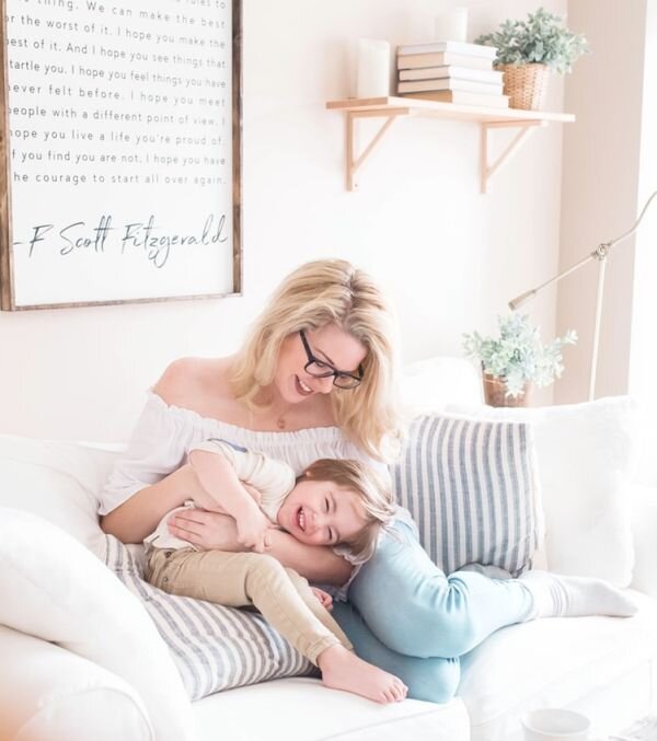 Подтверждение вашей любви - то, что ребенку особенно важно и нужно. https://images.unsplash.com/photo-1556566353-cdcb88a69f3c?ixlib=rb-1.2.1&ixid=eyJhcHBfaWQiOjEyMDd9&auto=format&fit=crop&w=1500&q=80