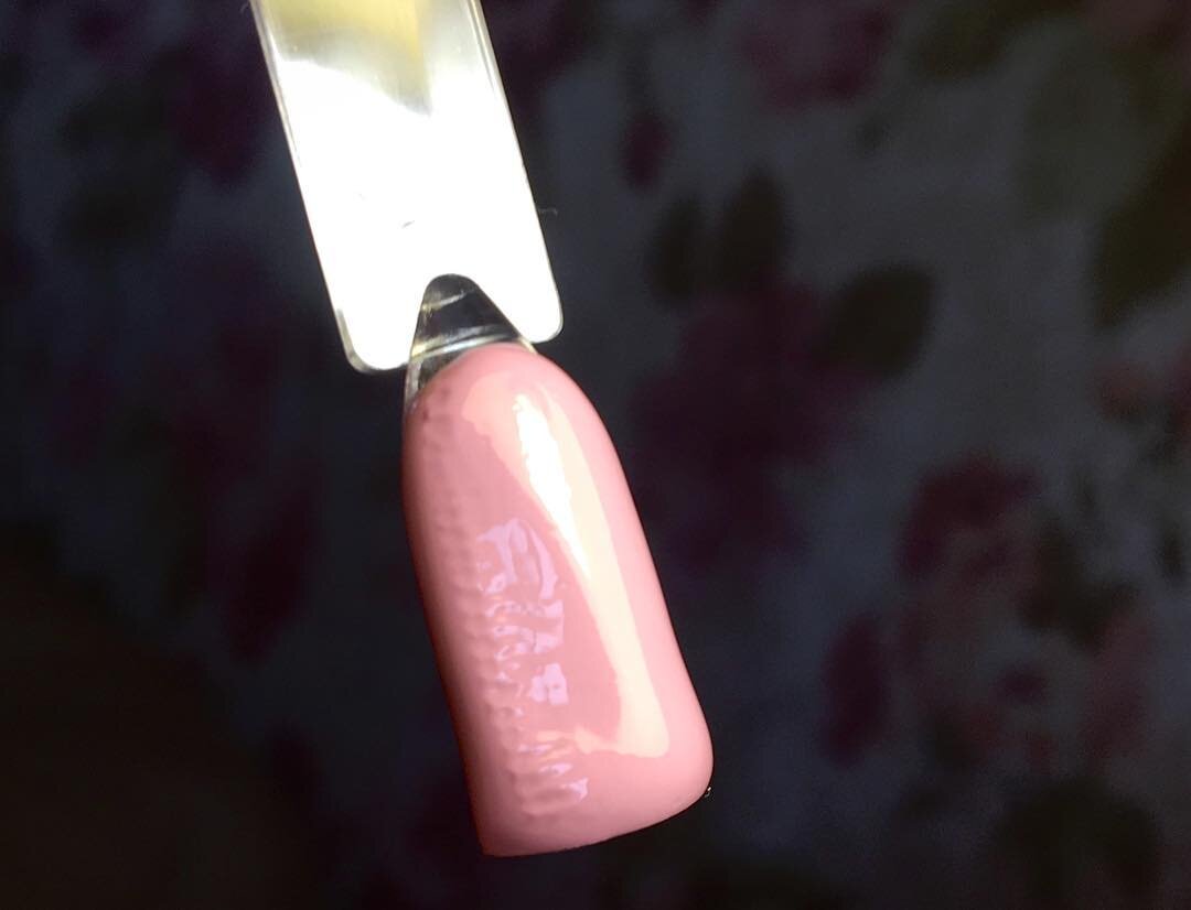 Непросушенный скукожившийся гель-лак