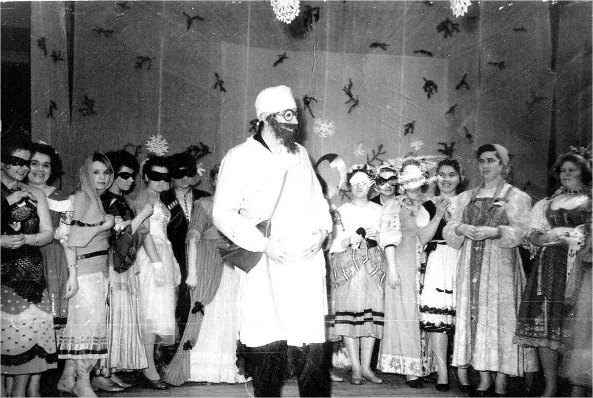 Доктор Айболит - среди сотрудников института животноводства самый популярный персонаж.