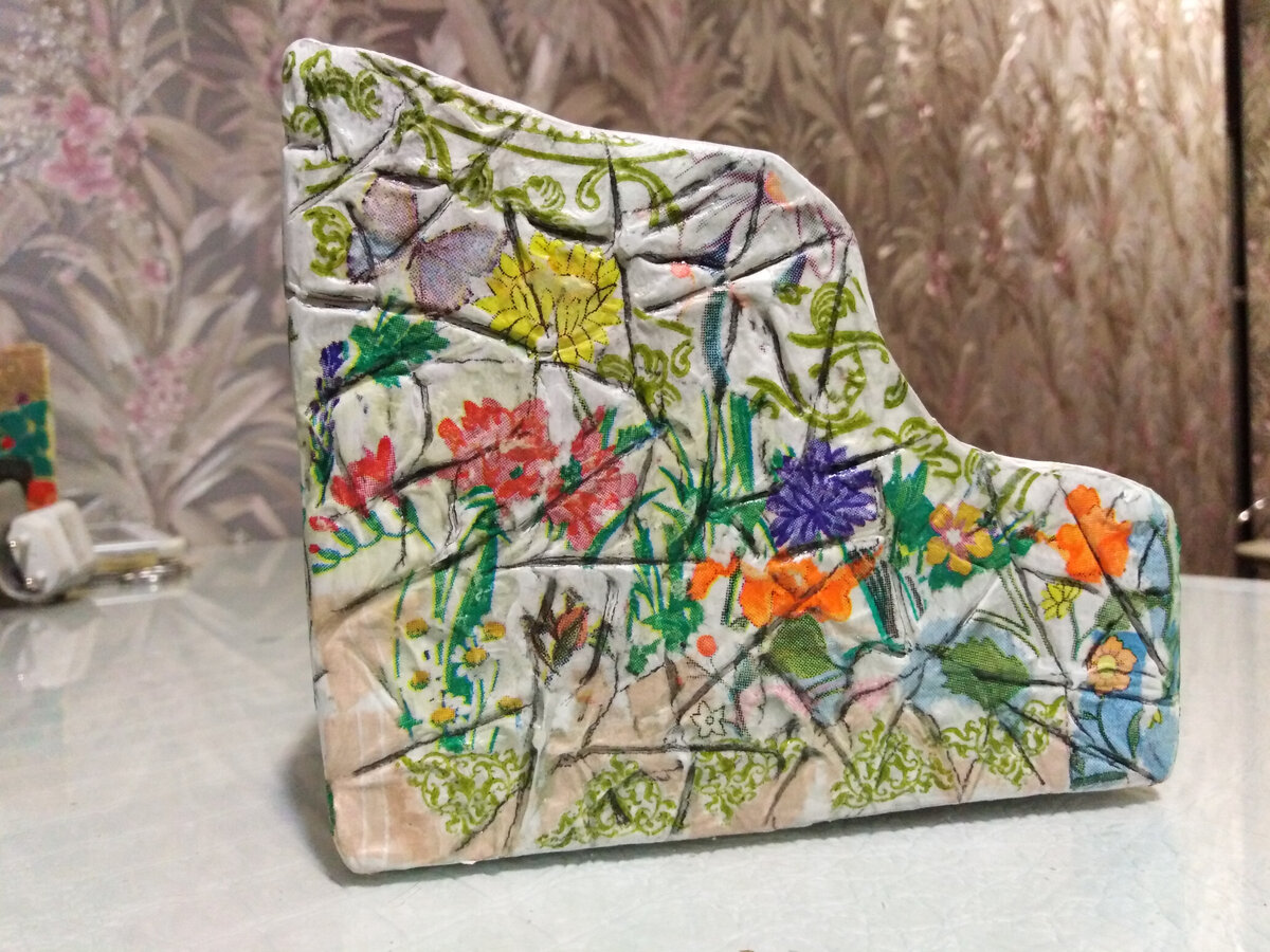 на этом органайзере по шпаклевке сделан декупаж  