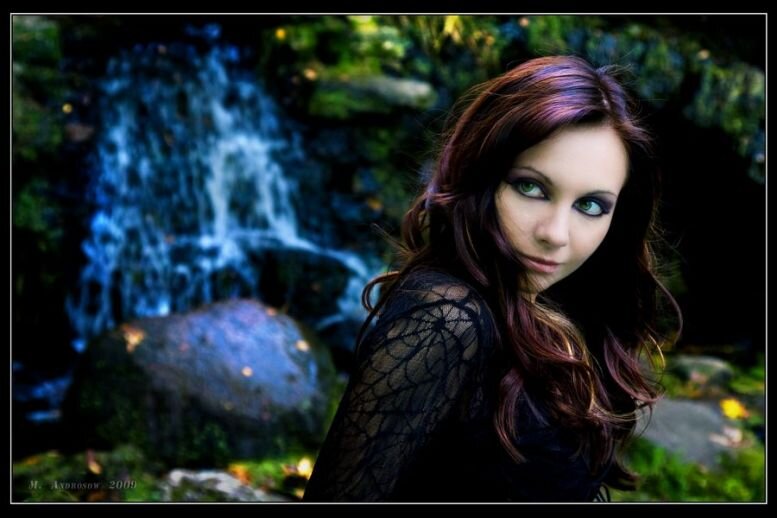 ведьма с зелеными глазами. колдунья с зелеными глазами. ведьма с зелеными глазами. красивая ведьма с зелеными глазами. бааван ши.