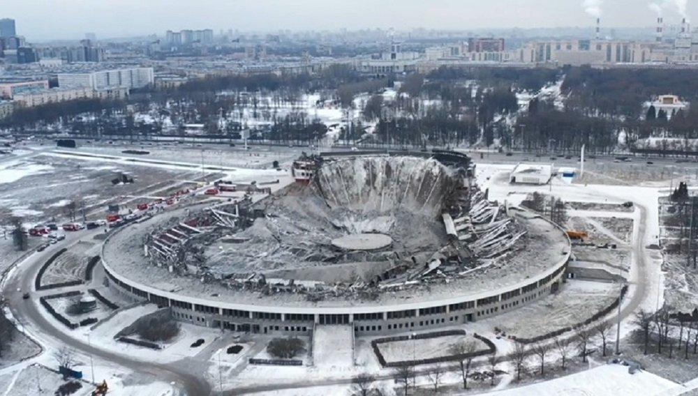 Разрушенное здание СКК Петербургский. Фото из ВК Б. Синайского