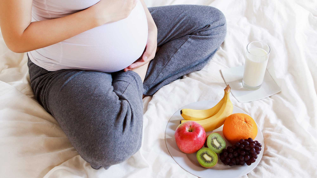    Во время беременности приходится внимательно следить за своим питанием, ведь теперь то, что вы едите, влияет не только на вашу фигуру, но и на здоровье и развитие малыша
 Существует ряд продуктов,