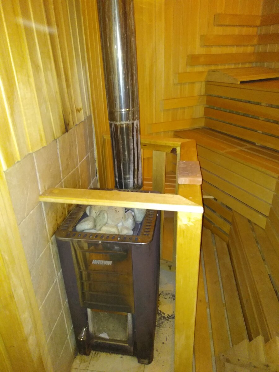 первое,что я увидел. когда зашёл в баню. 