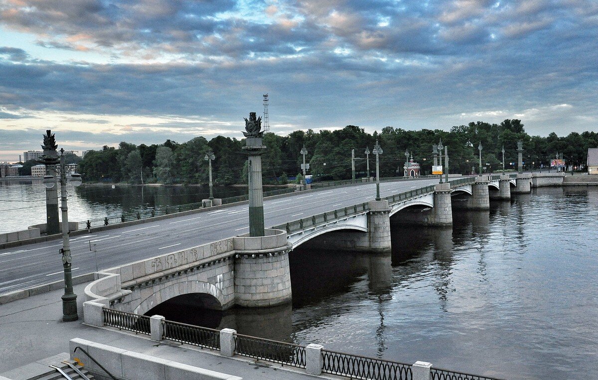 Мост на берегу Петропавловской