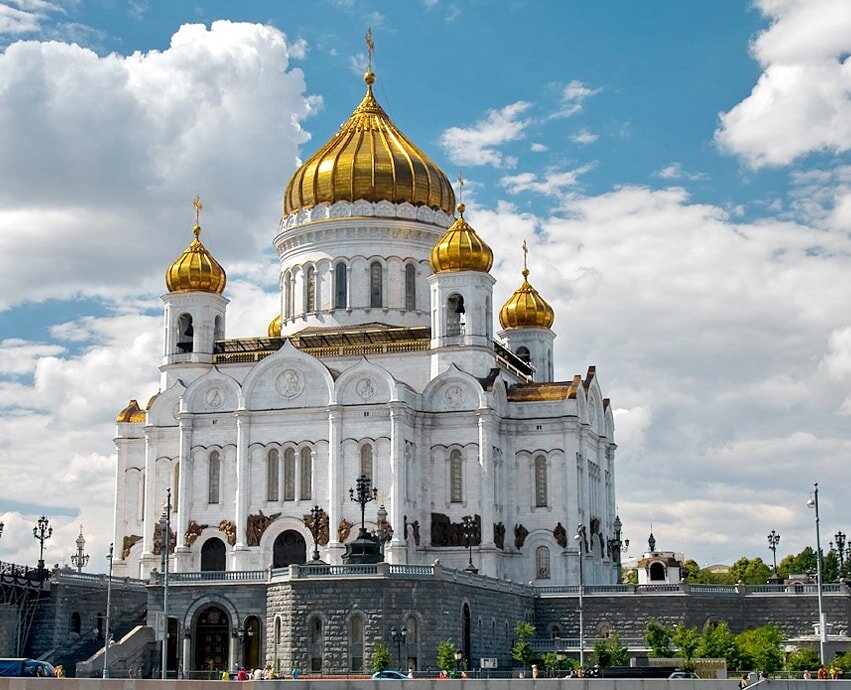 Например церковь. Храм Христа Спасителя Москва достопримечательности Москвы. Православие и архитектура.