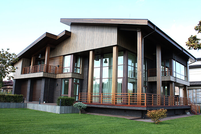 Вот так, например, выглядят дома, облицованные австрийским HPL FunderMax Exterior