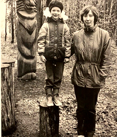 С мамой. Кате 6 лет.