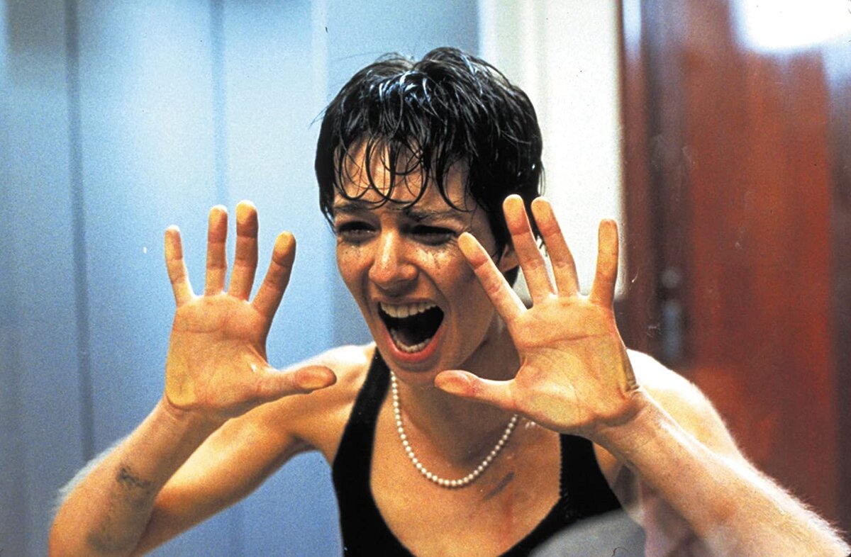 Кадр из фильма "Ее звали Никита", 1990 г.