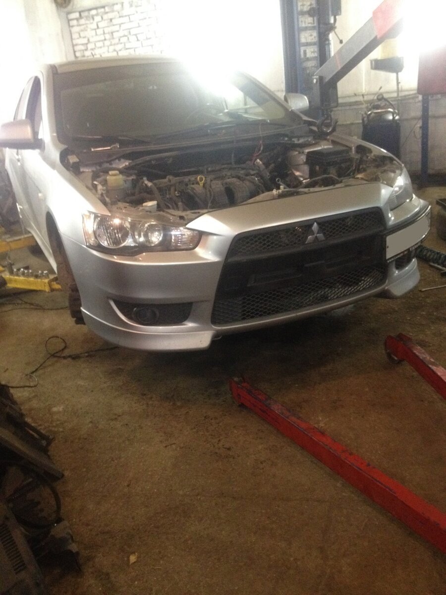 Самую большую популярность среди моторов для свапа в Mitsubishi Lancer X сыскал двигатель с объемом 2.4. Он идеально подходит для моделей с двигателями 1.8 и 2.0, при замене на двигатель с объемом 2.4 не требуется больших вложений в замену навесного оборудования, а КПП остается прежней.