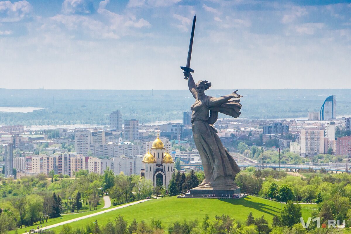 "Родина-мать" -достопримечательность расположенная на Мамаевом кургане в городе Волгоград.