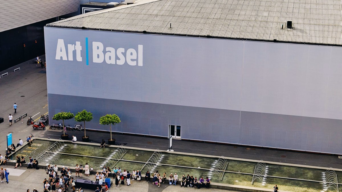 Павильоны, а где проходило большинство арт-ярмарок в 2020 году, так и остались пустыми.