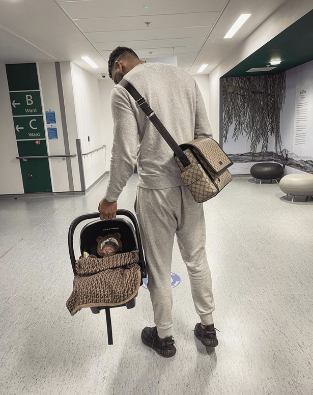 Тео Кэмпбелл показал, что он стал отцом, когда представил своего новорожденного сына  (Изображение: Instagram/Theo Campbell)