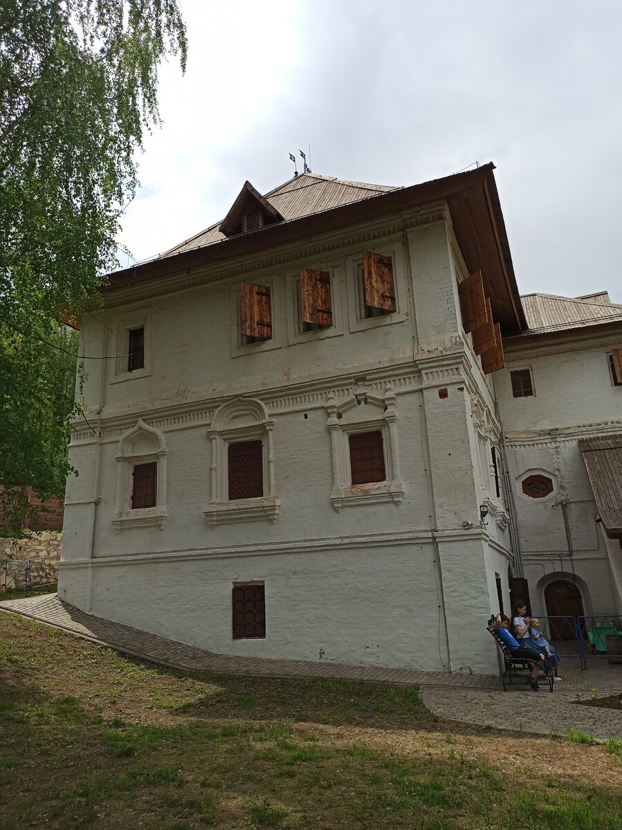 Третий этаж был перестроен в 19 веке