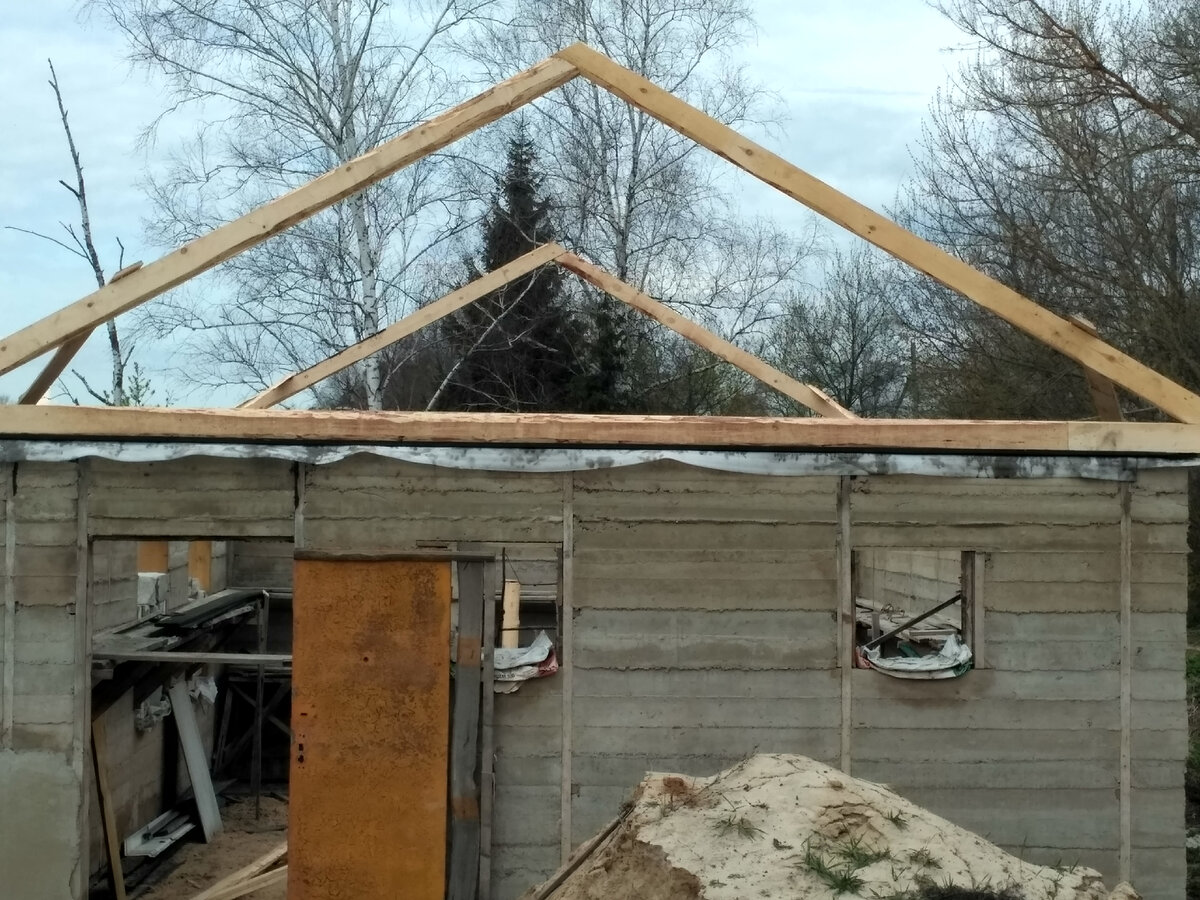 Как сэкономить при строительстве крыши дома на сечение стропил