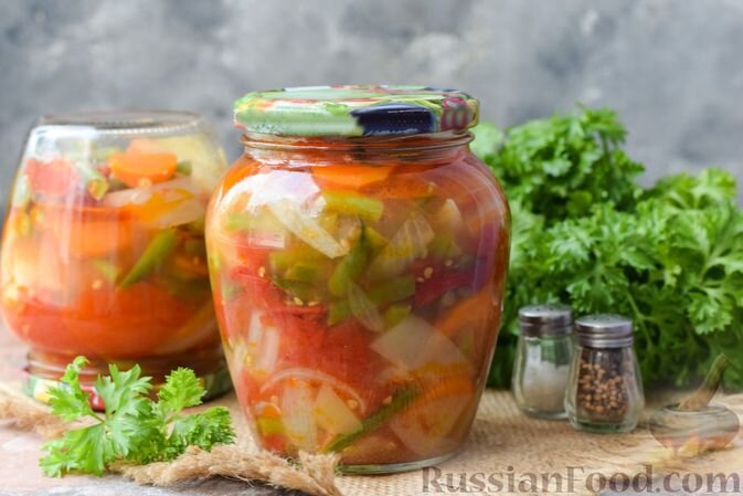 фасоль стручковая, помидоры, перец сладкий, лук репчатый, морковь, масло растительное, соль, сахар, уксус