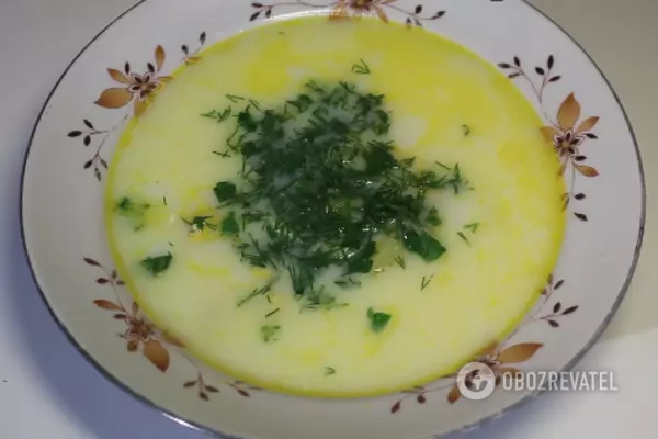 Готовый суп подаем со свежей зеленью