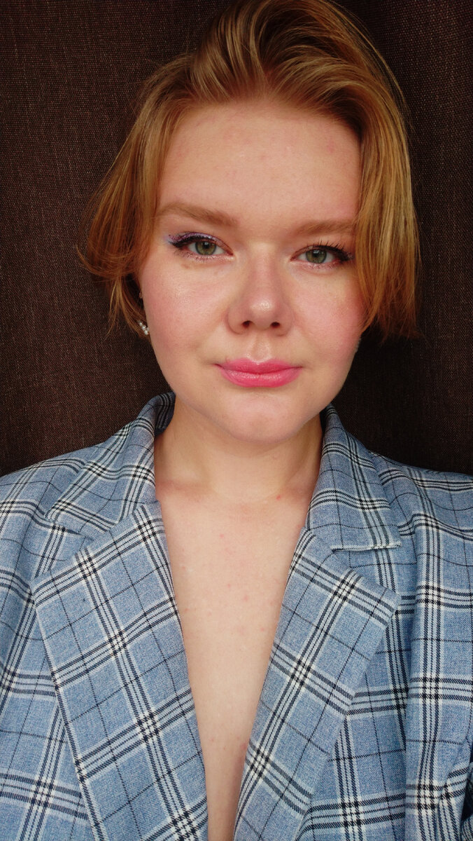 Привет, это Даша, автор канала "что-то на макияжном". Я есть на Дзене, в Тиктоке и Инстаграме. Подпишись, чтобы не пропустить новые посты и разбор макияжа! 