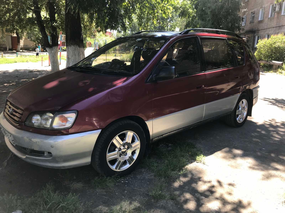 Toyota Ipsum выпускалась с 1997 года и по 2002 включительно.