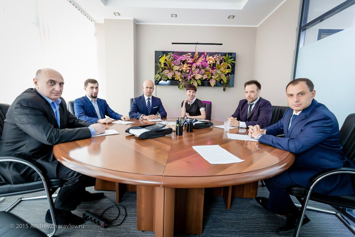 Фото из личного архива. На съемках фильма "Свадебная открытка". Играю роль строгой начальницы