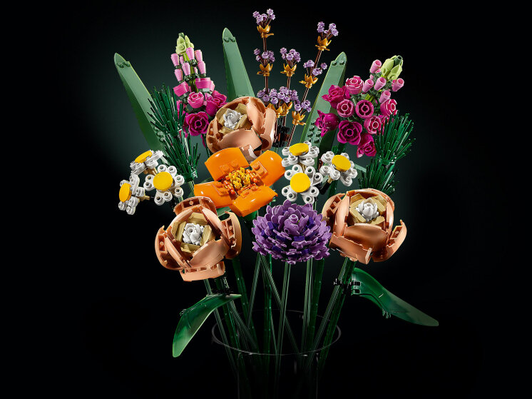 Букет из роз, ромашек и астр, который никогда не завянет.