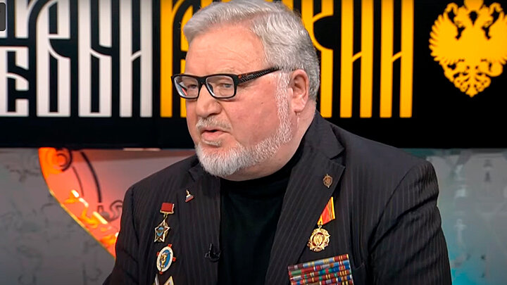 ГЕНЕРАЛ-МАЙОР В ОТСТАВКЕ, БЫВШИЙ ЭКСПЕРТ ОТДЕЛА ПО ОБОРОНЕ И БЕЗОПАСНОСТИ ПРИ ПРЕЗИДЕНТЕ СОВЕТСКОГО СОЮЗА, ПИСАТЕЛЬ ЛЕОНИД ПЕТУХОВ. ФОТО: ТЕЛЕКАНАЛ ЦАРЬГРАД 