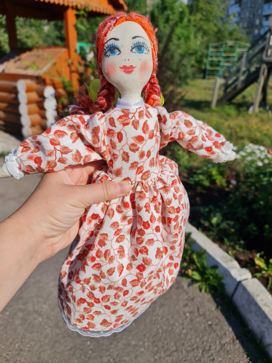 Фото куколки с одной стороны