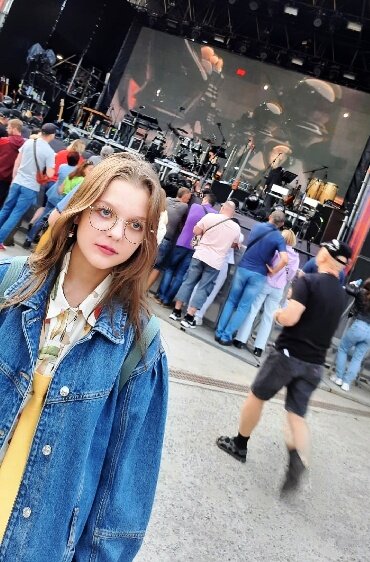 На концерте у Гарика Сукачёва. фото со страницы Динары VK