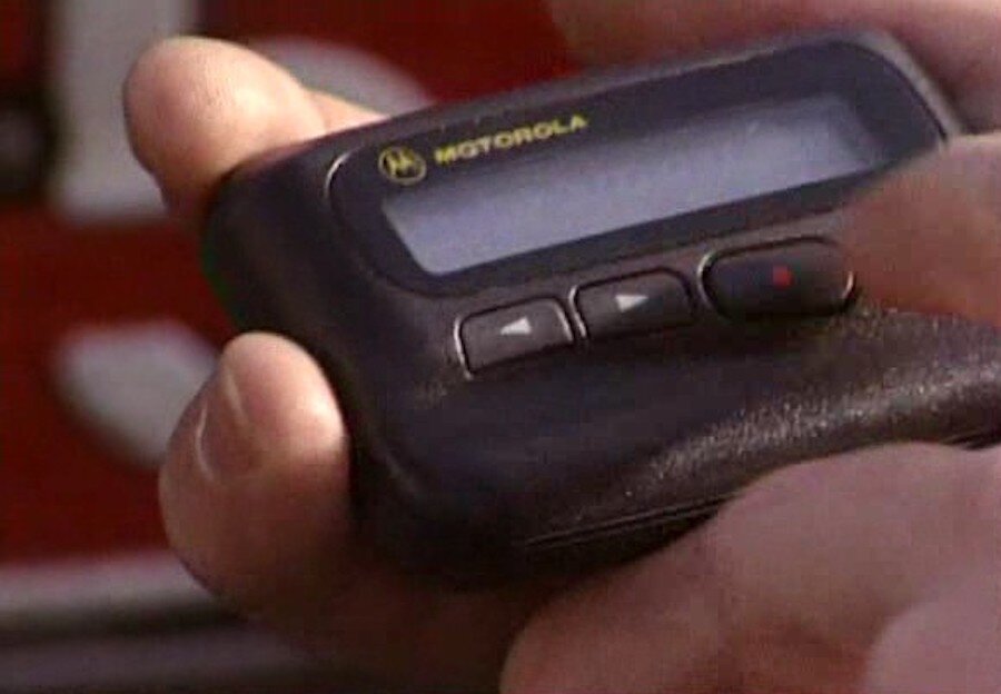 Пейджер в 2024 году. Пейджер Миллениум 2000. Пейджер Ericsson. Пейджер lg350. Бипер к пейджеру.