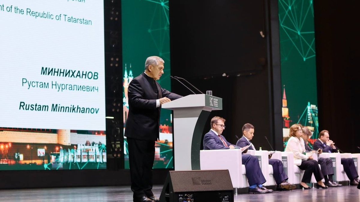     В рамках федеральной программы интернет также провели в более 300 сёлах Татарстана. Об этом на пленарном заседании «Kazan Digital Week-2022» заявил глава республики Рустам Минниханов.