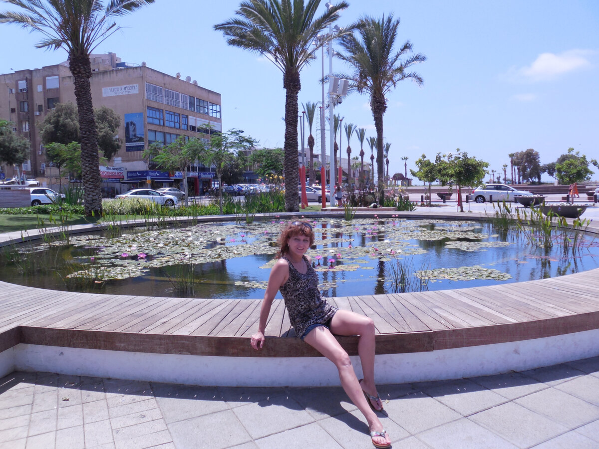 Израиль, 2013 год. Ну как здесь было не сфотографироваться?! Я перед красотой не устояла!