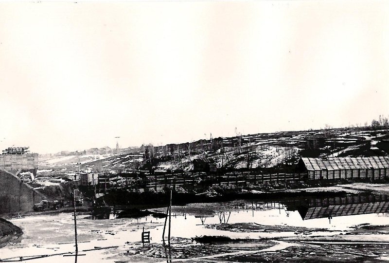 Цементирование земляной плотины водохранилища, 1958. КМЗ