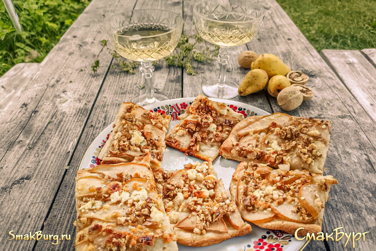 Быстрый и ароматный пирог с грушей и сыром - приятный десерт на все случаи жизни!