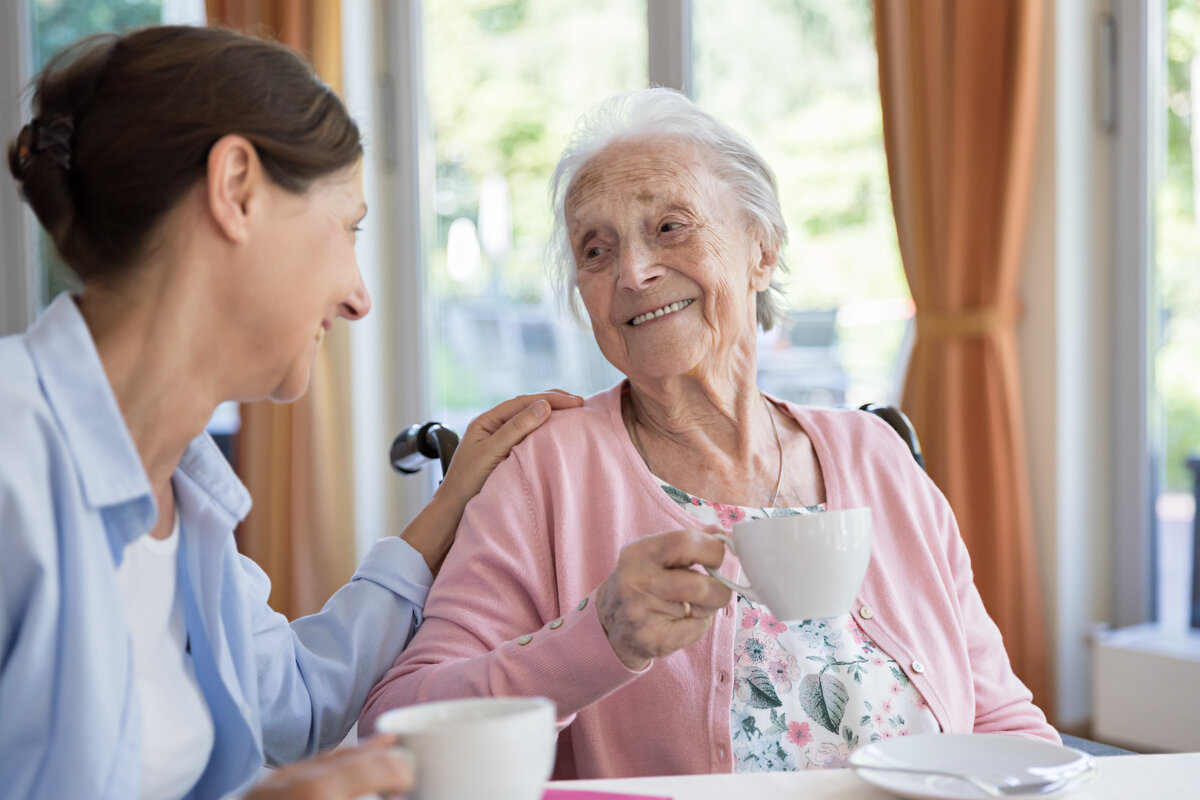 Забота о родителях: как найти баланс между ними и собственной жизнью