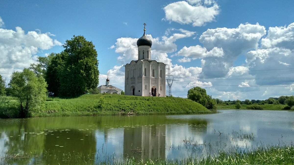 Храм 12 века Покрова на Нерли