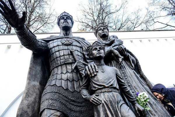 Памятник князю Дмитрию Донскому и его супруге Евдокии, г.Москва. Фото: «Вечерняя Москва», Наталья Феоктистова