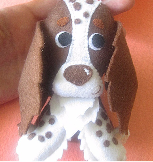 Изготовления собачки из фетра в формате новогоднего украшения