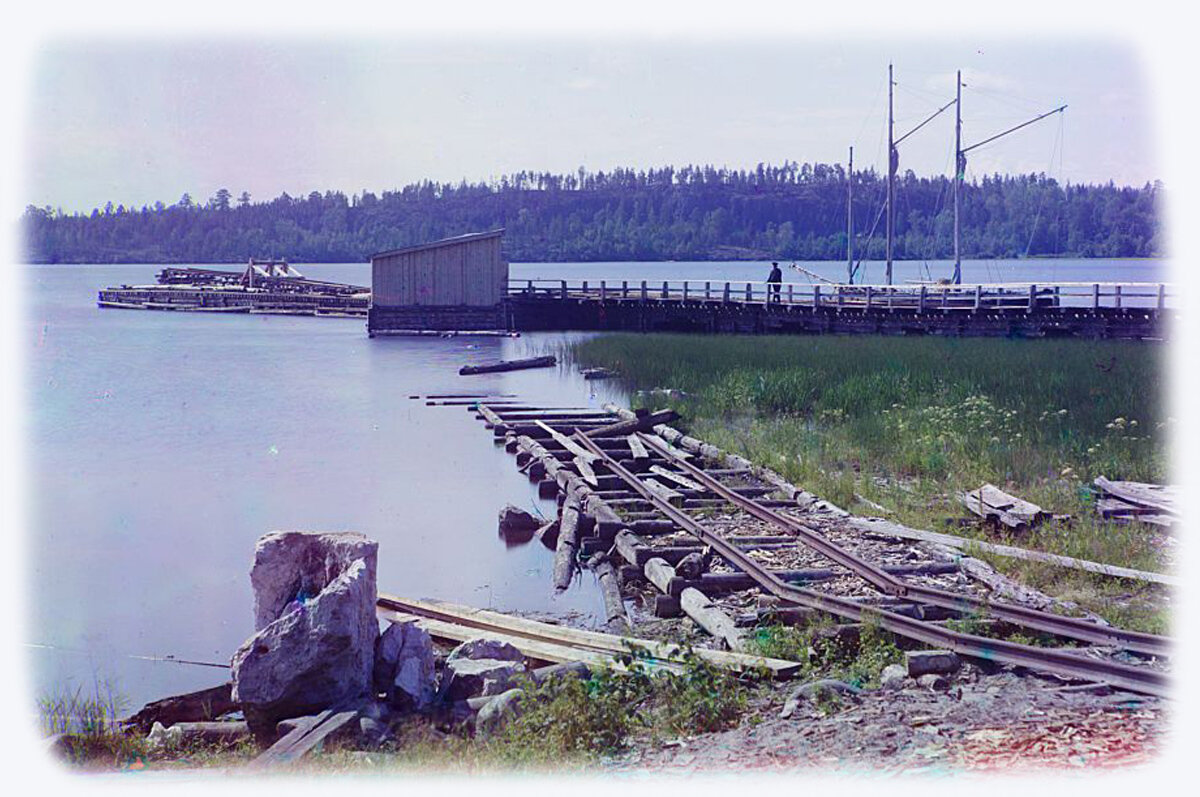 Пристань Токарского (Ж.д. пристань на Онежском озере у села Кондопога). 
Фото — C.М. Прокудин-Горский. 1916 г. 