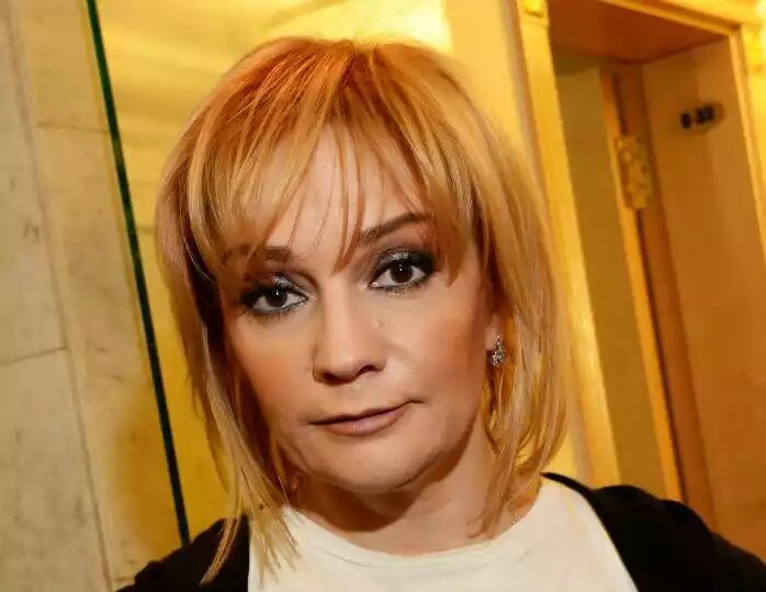 Певица Татьяна Буланова не на шутку напугала своих поклонников - в своем микроблоге она опубликовала снимок с медицинского учреждения, где провела ночь.