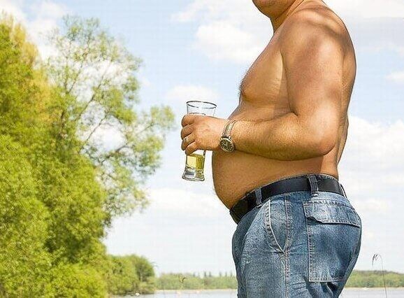 Проблемы с пищеварением, мешающие перевариванию пищи.