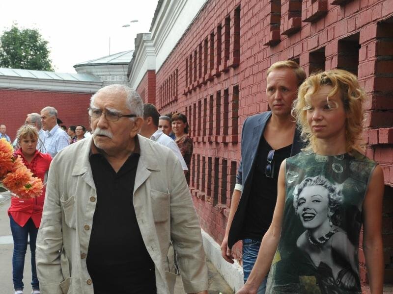Армен Джигарханян и Виталина Цымбалюк-Романовская. Фото: https://sobesednik.ru