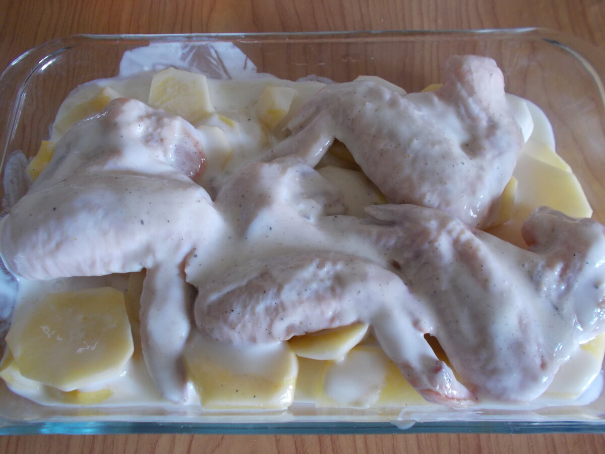 Куриная грудка в кефире в духовке. Маринад для курочки в духовке на кефире. Курица в кефире. Курица в духовке маринованная в кефире. Маринад для нежной курицы в духовке.