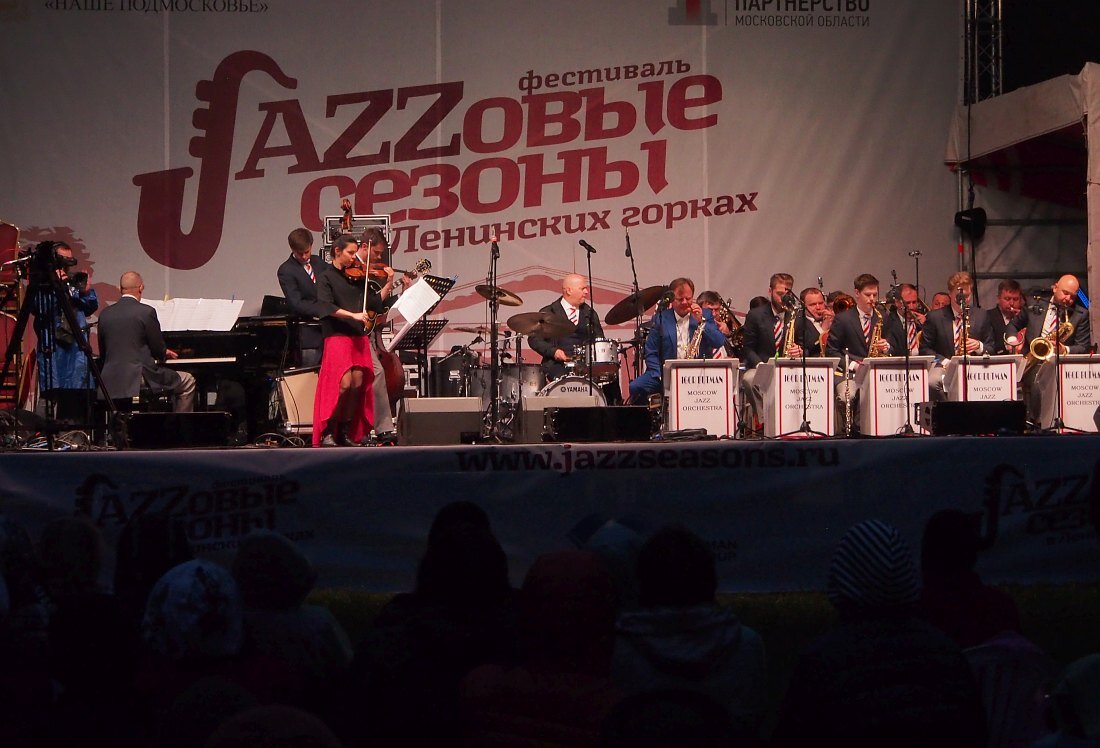 Московский джазовый оркестр п/у Игоря Бутмана на фестивале «Джазовые сезоны» в Ленинских Горках (фото © «Джаз.Ру», 2017)