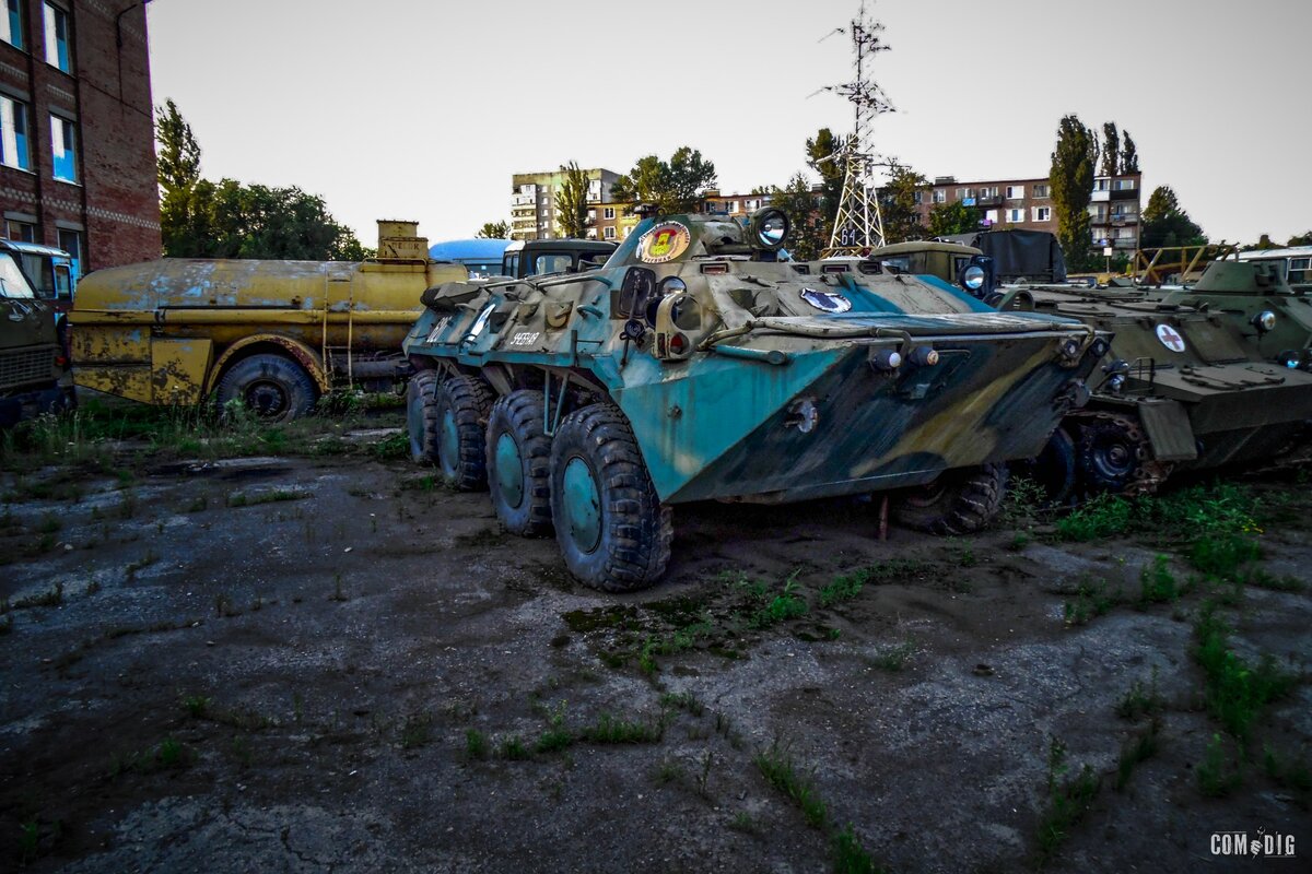 Нашли отстойник колесной и гусеничной военной техники посреди города |  ComDig | Urban Exploration | Дзен