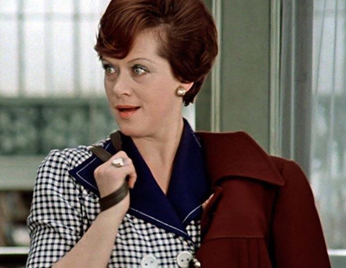 КАДР ИЗ ФИЛЬМА «СЛУЖЕБНЫЙ РОМАН»