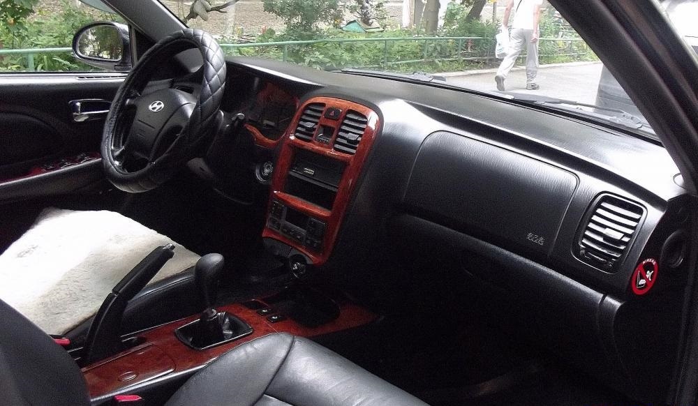 Салон Hyundai Sonata 2005 года