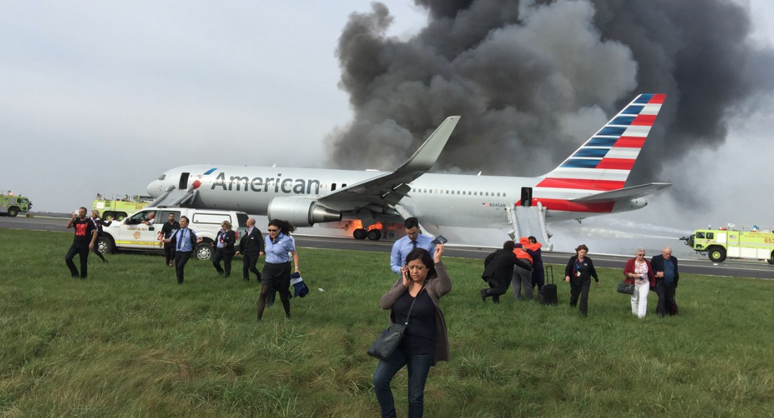 Fire aircraft. Пожар в самолете. Аварийные ситуации в самолете. Чрезвычайные ситуации на самолете. Пожары на воздушном транспорте.