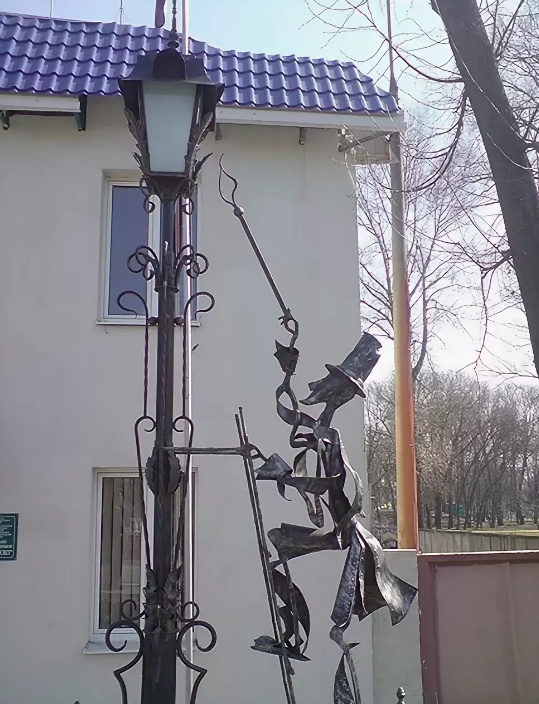 Памятник Фонарщику в бресте
