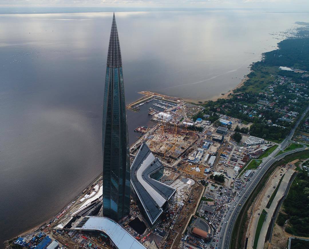 Смотровая площадка лахта центр в санкт петербурге. Лахта-центр в Санкт-Петербурге 2019. Охта небоскреб Санкт-Петербург. Лахта-центр в Санкт-Петербурге с высоты птичьего полета. Самое высокое здание в СПБ Лахта центр.